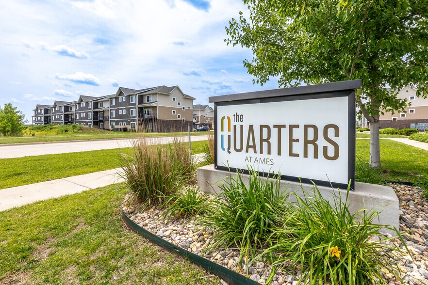 Building Photo - The Quarters Ames