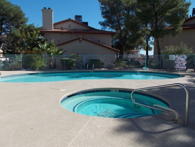 Building Photo - Charming 2-Bed, 2-Bath Condo with Balcony and Pool Access in Las Vegas