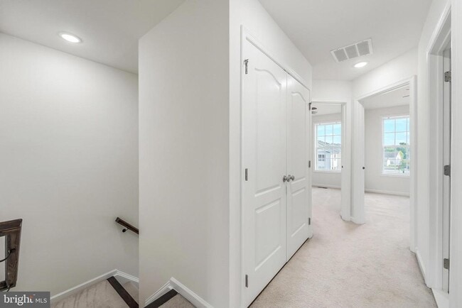 Building Photo - 43190 Loudoun Reserve Dr