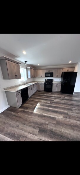 Building Photo - 222 New Boston Rd