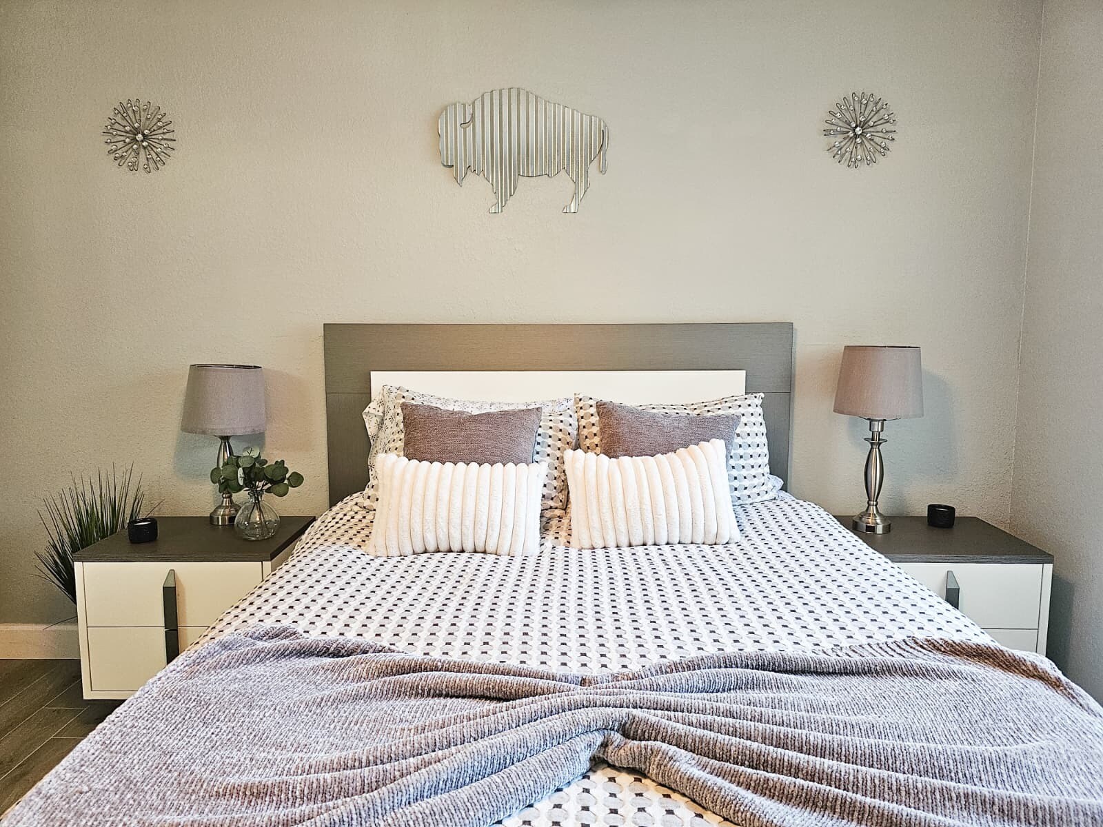 Building Photo - 8923 Manor Loop