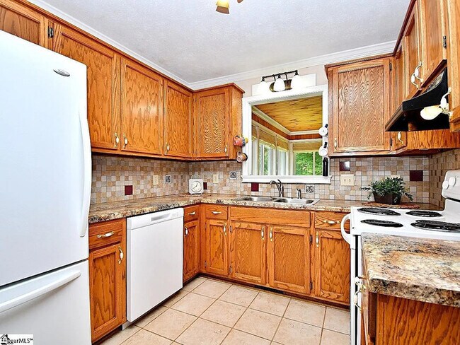 Building Photo - 713 Lindal Ct
