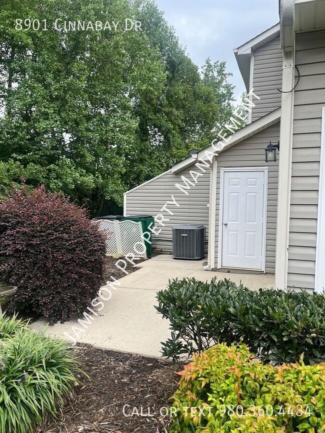 Building Photo - 8901 Cinnabay Dr