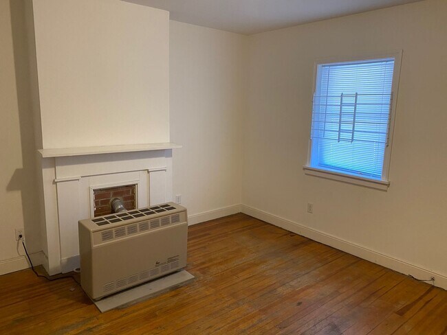 Building Photo - 1017 W Leigh St