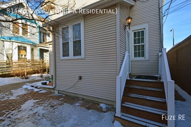 Building Photo - 814 Grand Ave