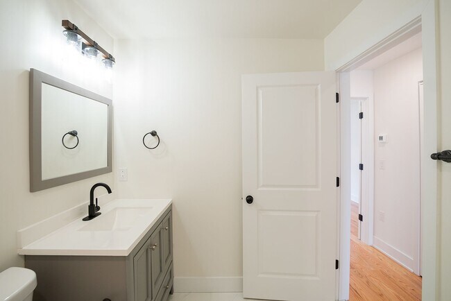 Building Photo - 2022 N 5th St