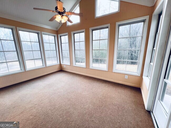 Building Photo - 130 Magic Lily Dr