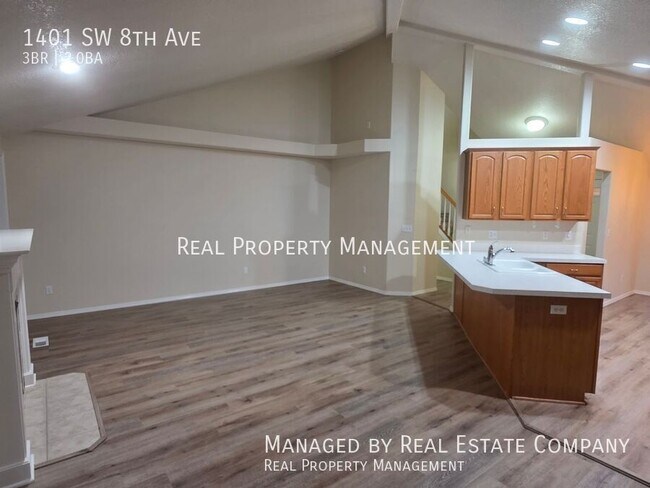 Building Photo - 1401 SW 8th Ave