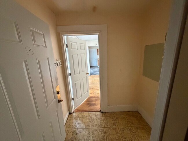 Building Photo - 454 N 28th St