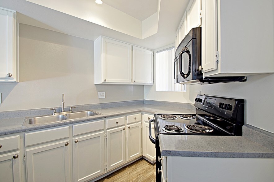 Building Photo - Scottsdale Haciendas Condominiums