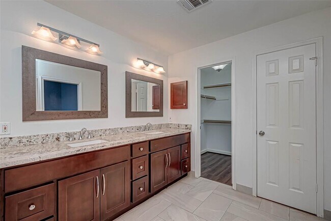 Building Photo - 11627 Briar Rose Dr