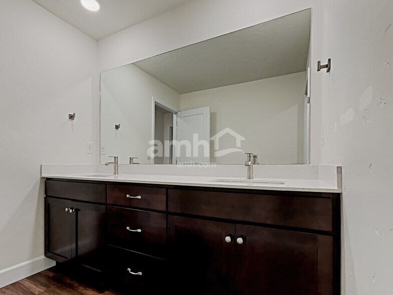 Building Photo - 9486 W Chino St