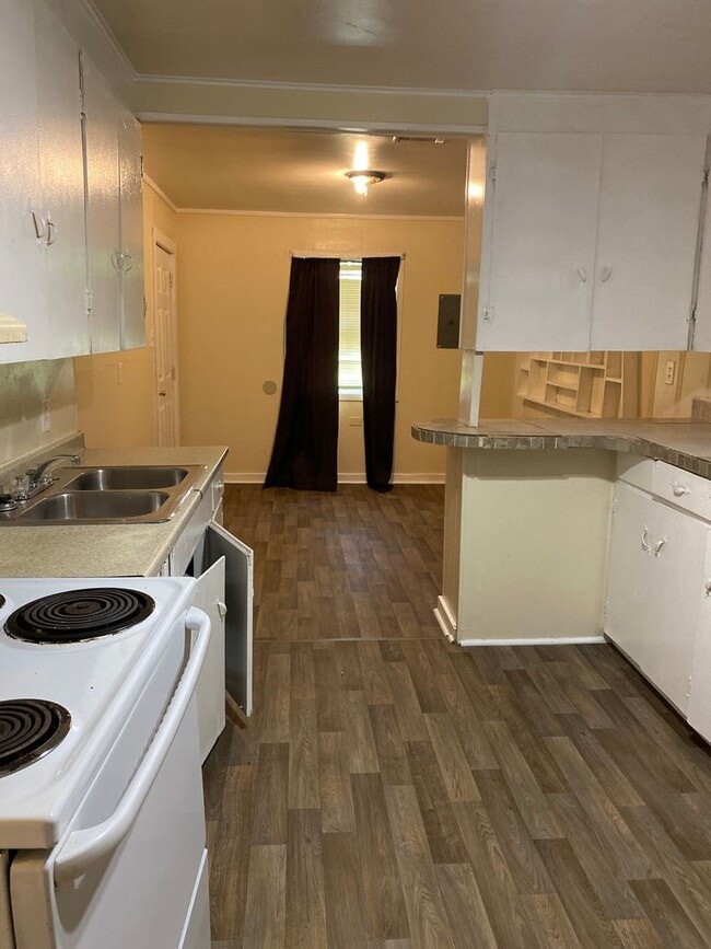 Building Photo - 2 Bedroom