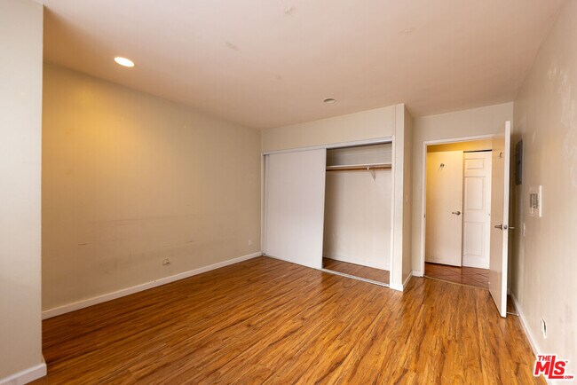 Building Photo - 947 Westmoreland Ave