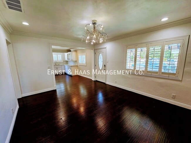 Building Photo - 5012 N Bentree Cir