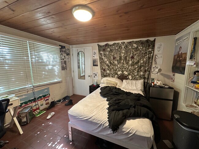 bedroom 5 - 1536 NW 7th Ave