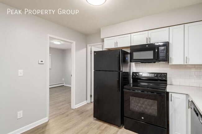 Building Photo - 639 Riverview Dr