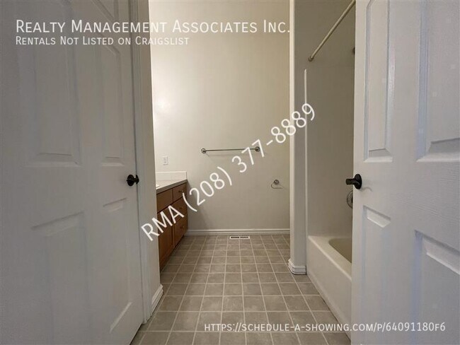 Building Photo - 4336 N Chatterton Ave