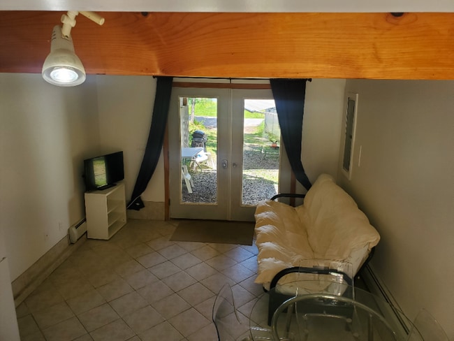 Building Photo - 300 Camelot Shore Dr