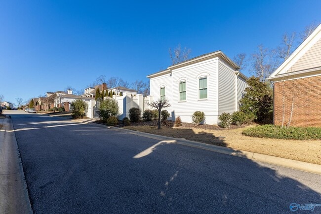 Building Photo - 32 Hillcrest Ave NW