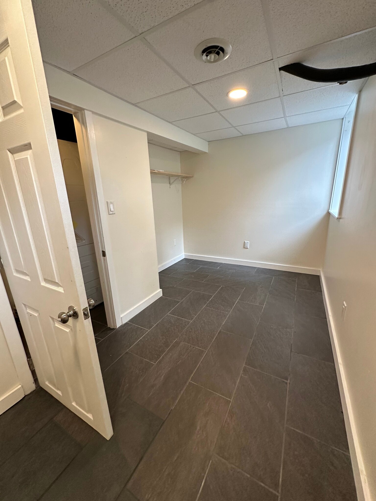 Office/Room - 829 Miller Ave