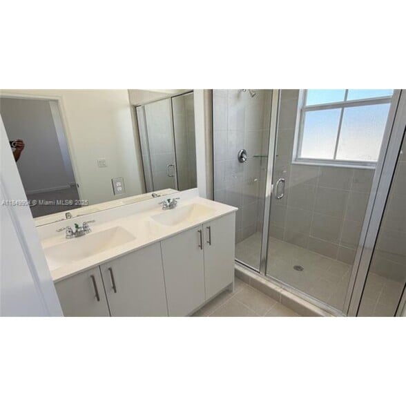 Building Photo - 2539 SE 26th Rd