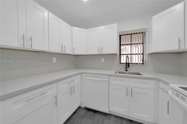 Building Photo - 1535 SW 122nd Ave