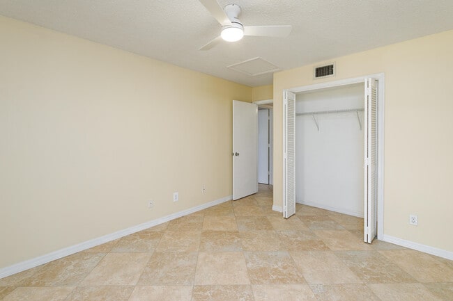 Building Photo - 950 S Kanner Hwy
