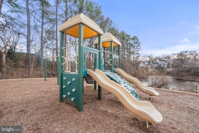 Building Photo - 46966 Courtyard Sq