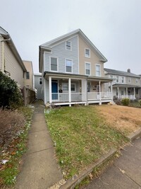 Building Photo - Charming 3 Bedroom/2.5 Bathroom Duplex in Hampden!