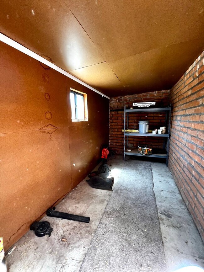 Building Photo - Charming 2 Bedroom Townhome with Private 2...