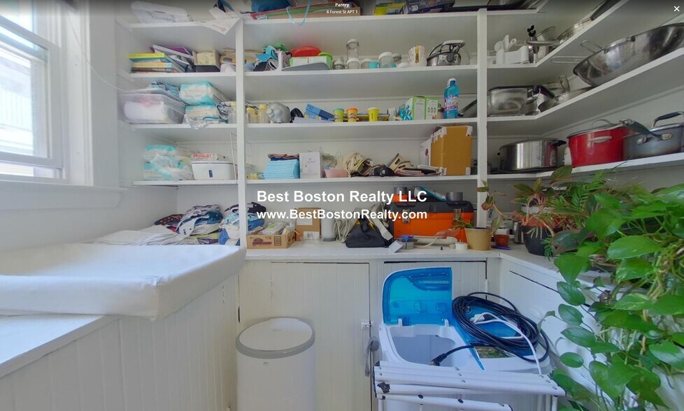 Building Photo - 8 Forest St