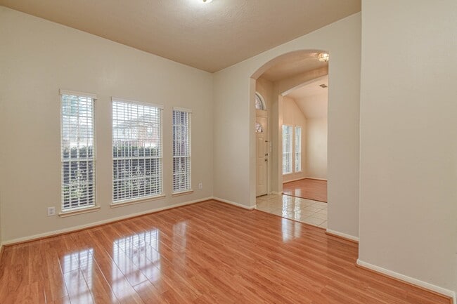 Building Photo - 13735 Branford Greens Dr