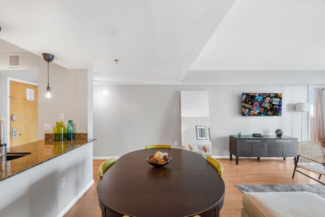 Building Photo - 1 SE 12th St