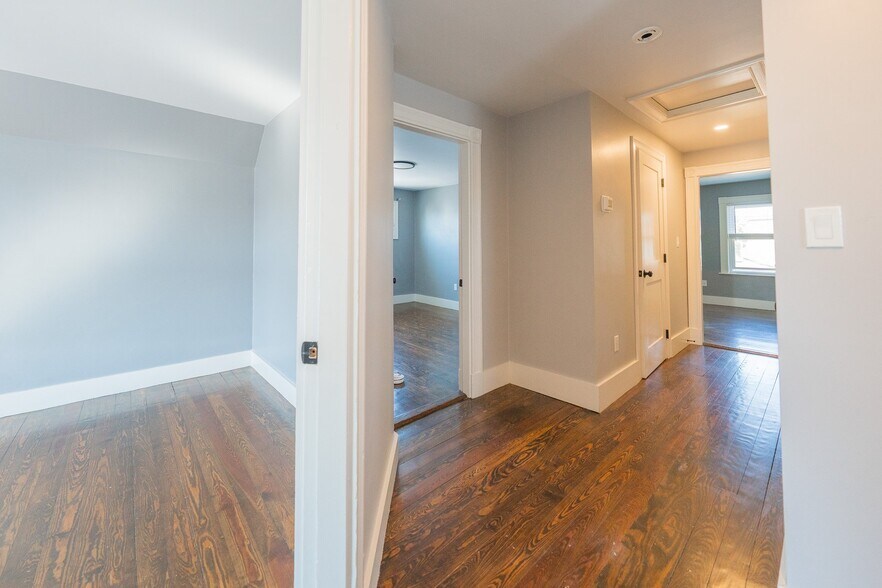 Building Photo - 42 Vernal St