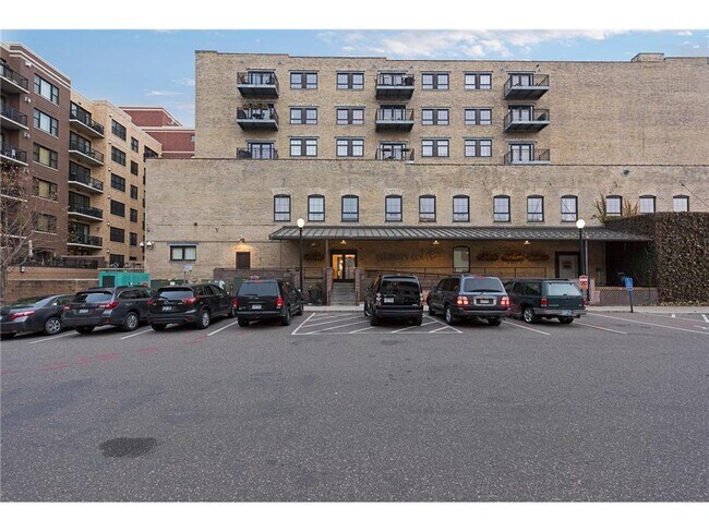 Building Photo - 404 N Washington Ave