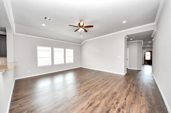 Building Photo - 314 Carlos Leal Dr