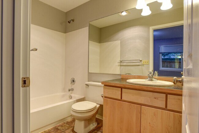 Building Photo - Ballinger Way Condo