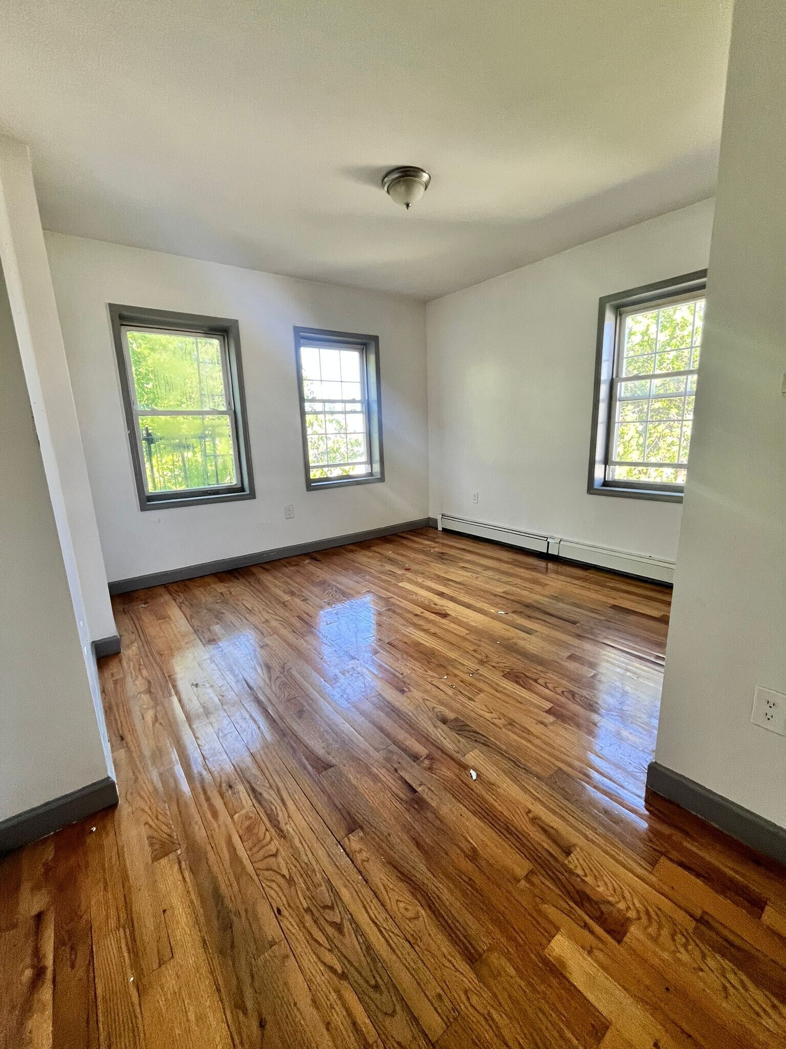 617 Bramhall Ave 3R - 621 Bramhall Ave