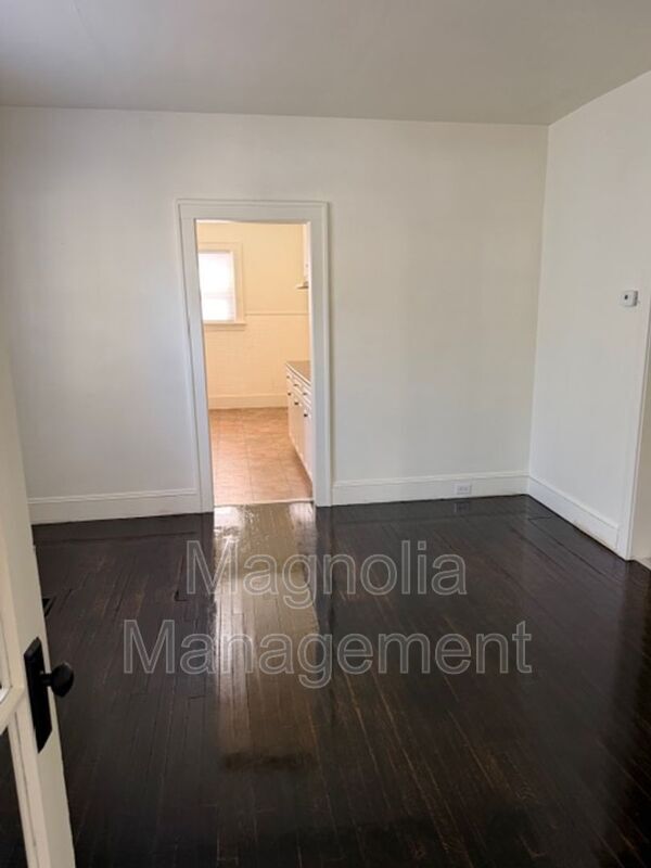 Building Photo - 250 Davis St