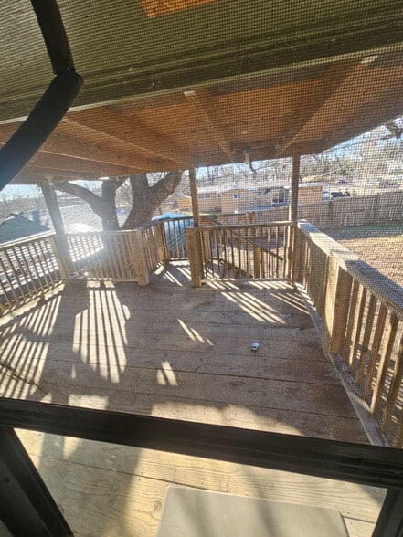 Building Photo - 821 W Spruce St