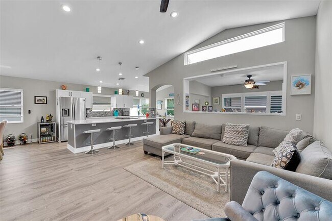 Building Photo - 7917 Travelers Tree Dr