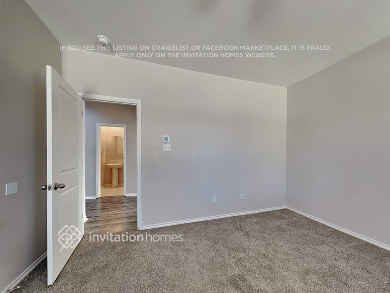 Building Photo - 800 Alton Dr