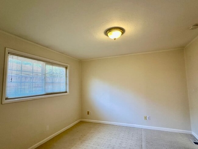 Building Photo - Lovely Saratoga Single-Level Home in Great Neighborhood!