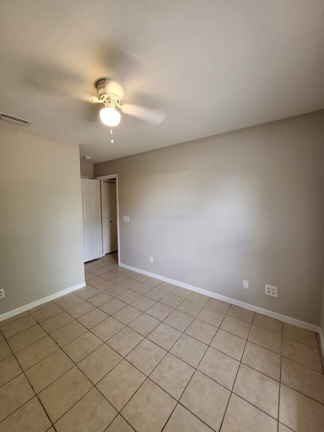 Building Photo - 2145 Pauldo St