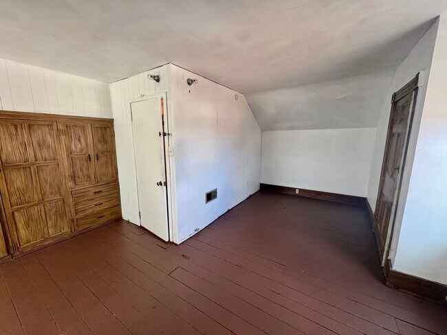 Building Photo - 4451 Highridge St