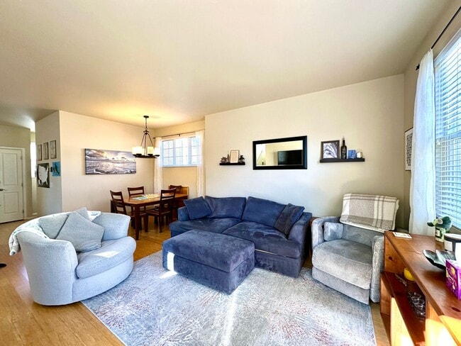 Building Photo - 3bd/2.5ba Sammamish Townhouse