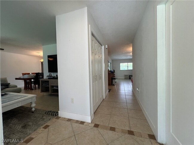 Building Photo - 858 Rose Way