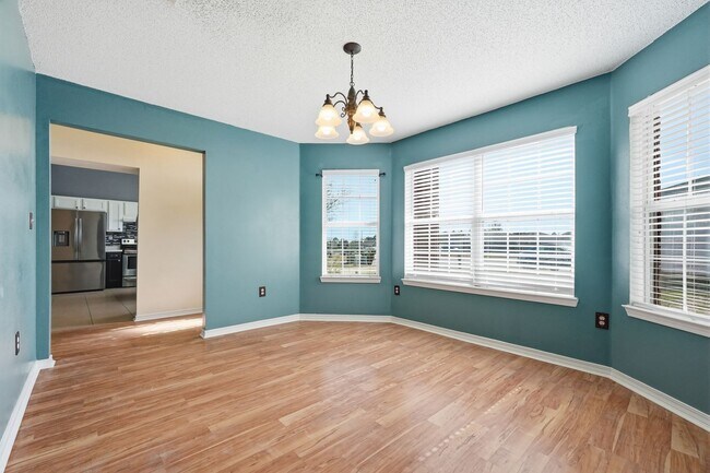 Building Photo - 3 Bedroom in Central Crestview!