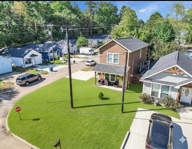 Building Photo - 16984 W Juneau St